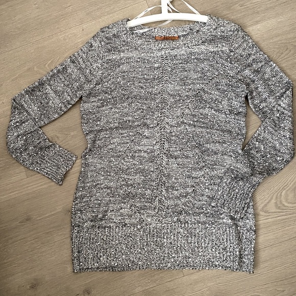 💕2 for $25💕Sequinned sweater M - Picture 1 of 6